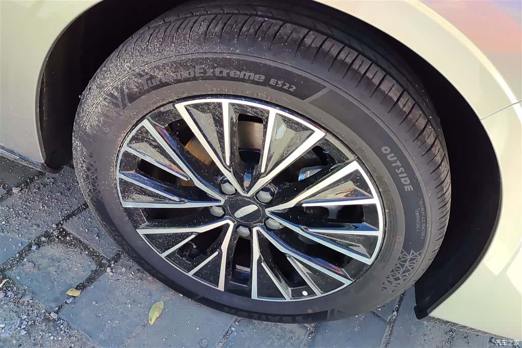 Geely Emgrand, 2026 6