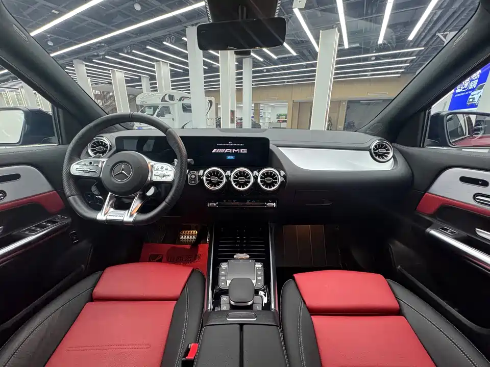Mercedes-Benz GLA AMG Mercedes-Benz GLA AMG