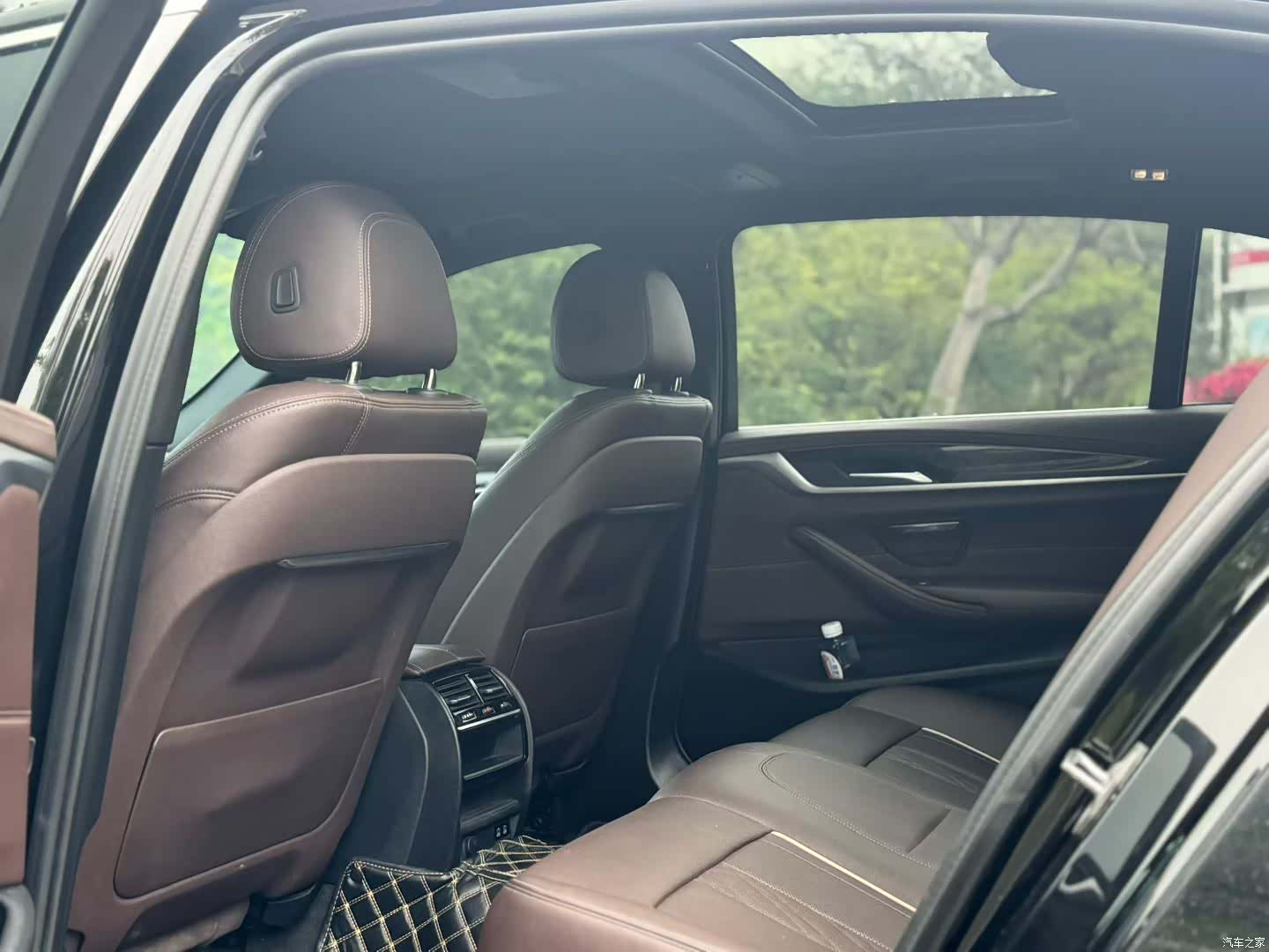 BMW 5 Series, 2022 все фото