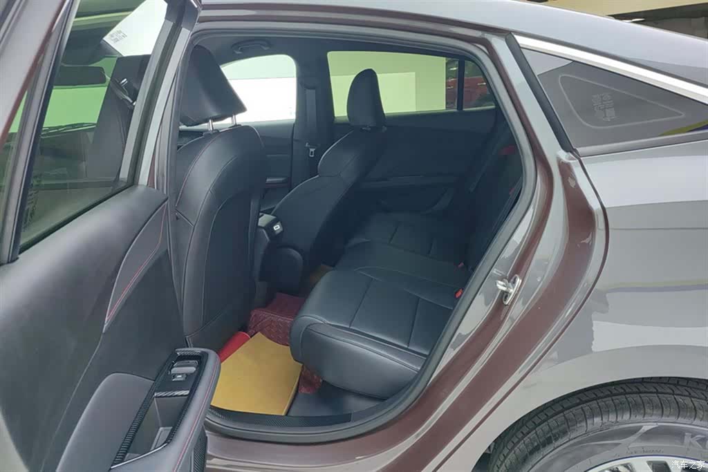 MG MG5, 2025 11