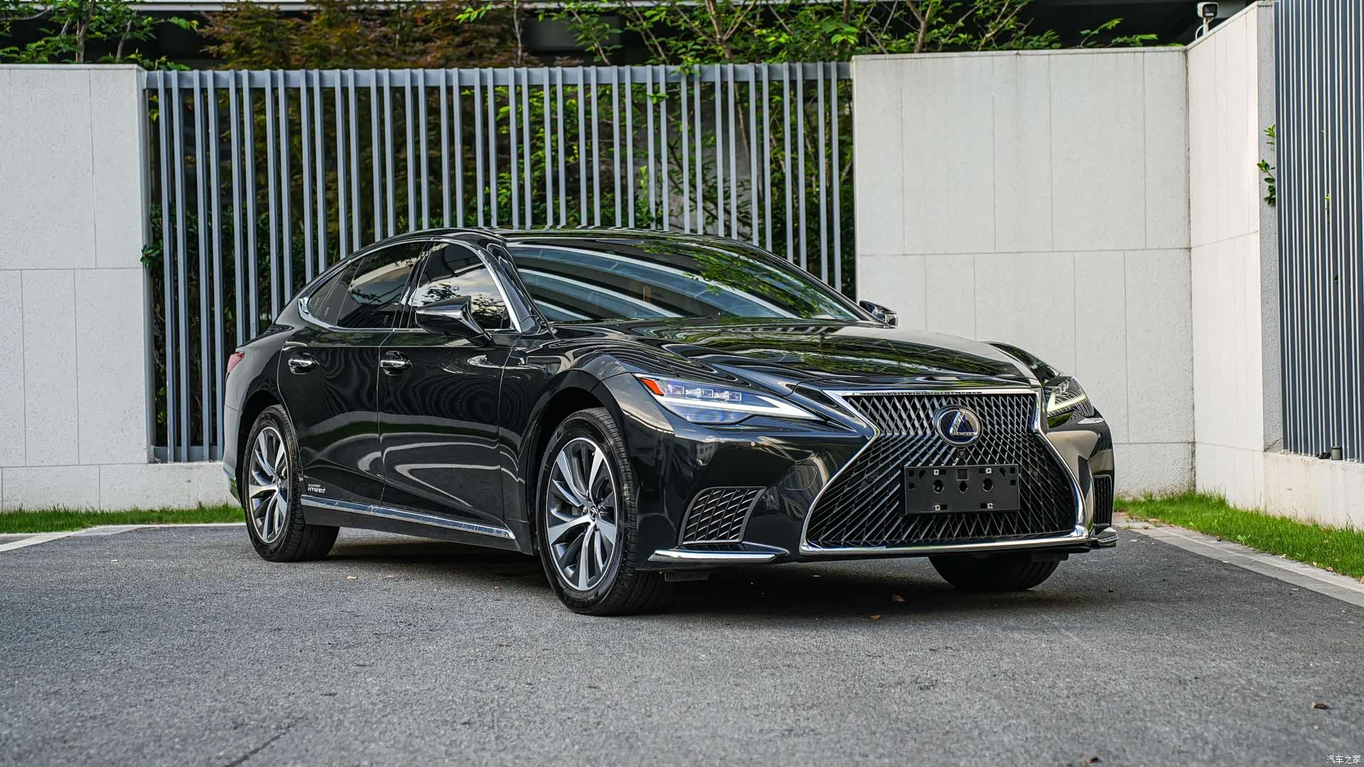 Lexus LS, 2023 3