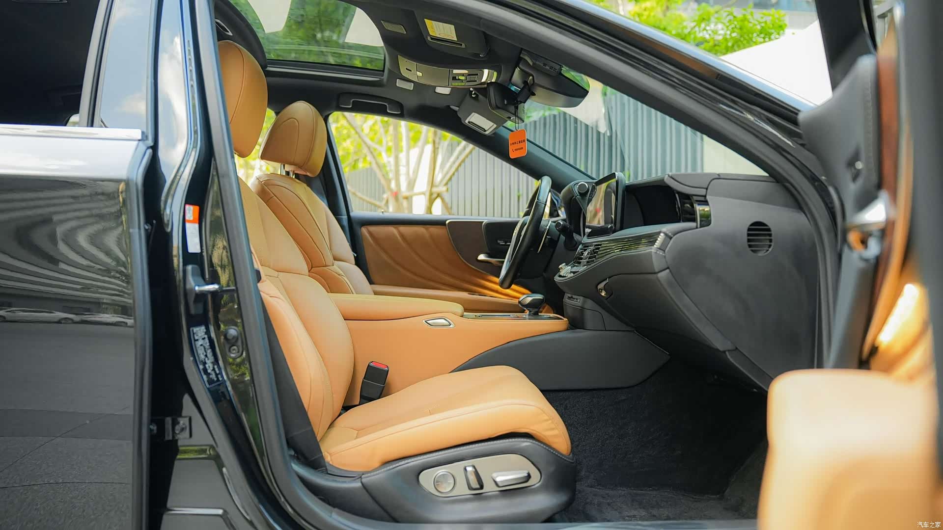 Lexus LS, 2023 12