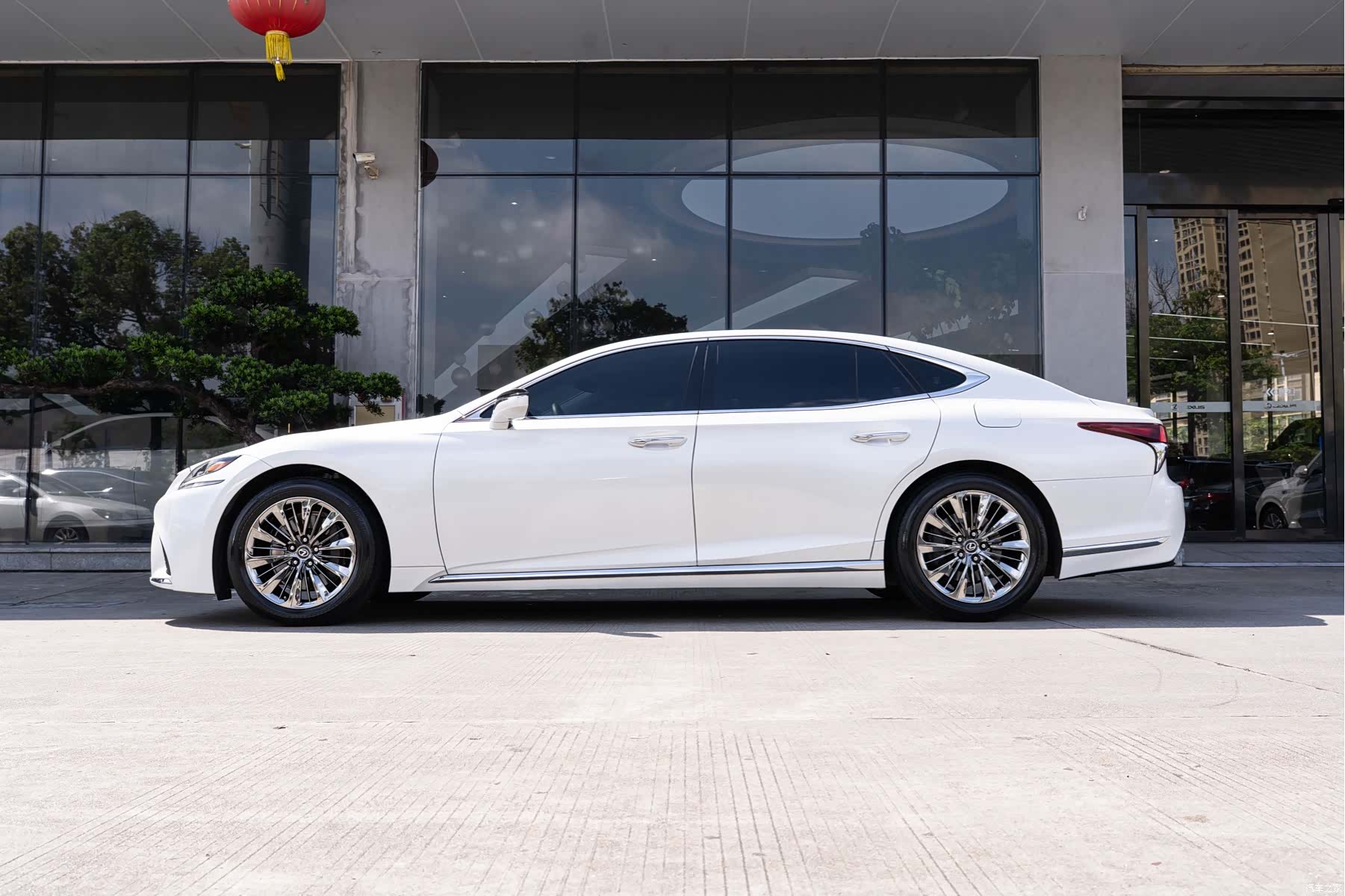 Lexus LS, 2019 4