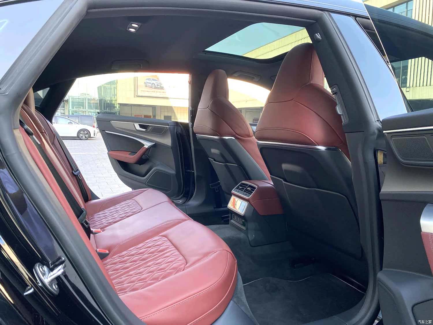Audi A7L, 2024 все фото