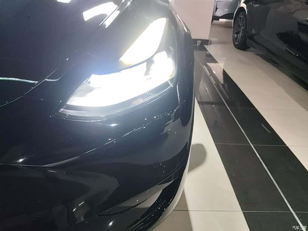 Tesla Model Y, 2022 24