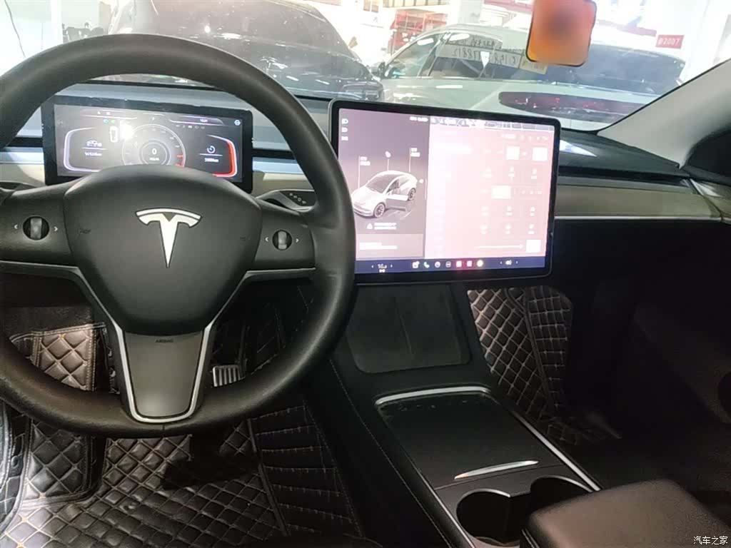 Tesla Model Y, 2022 10