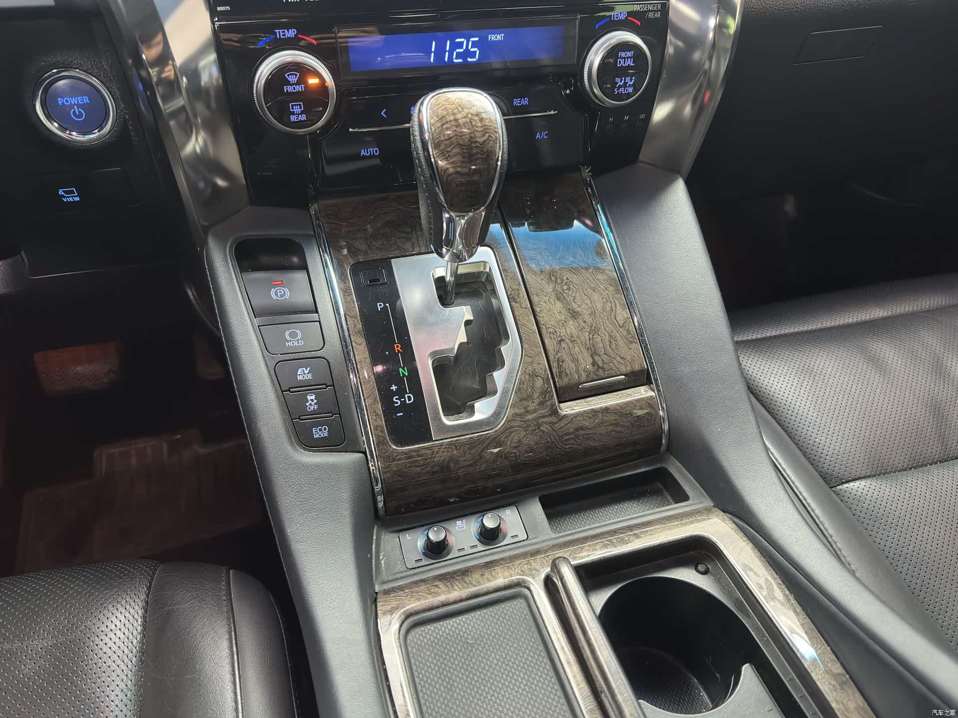 Toyota Alphard, 2019 32