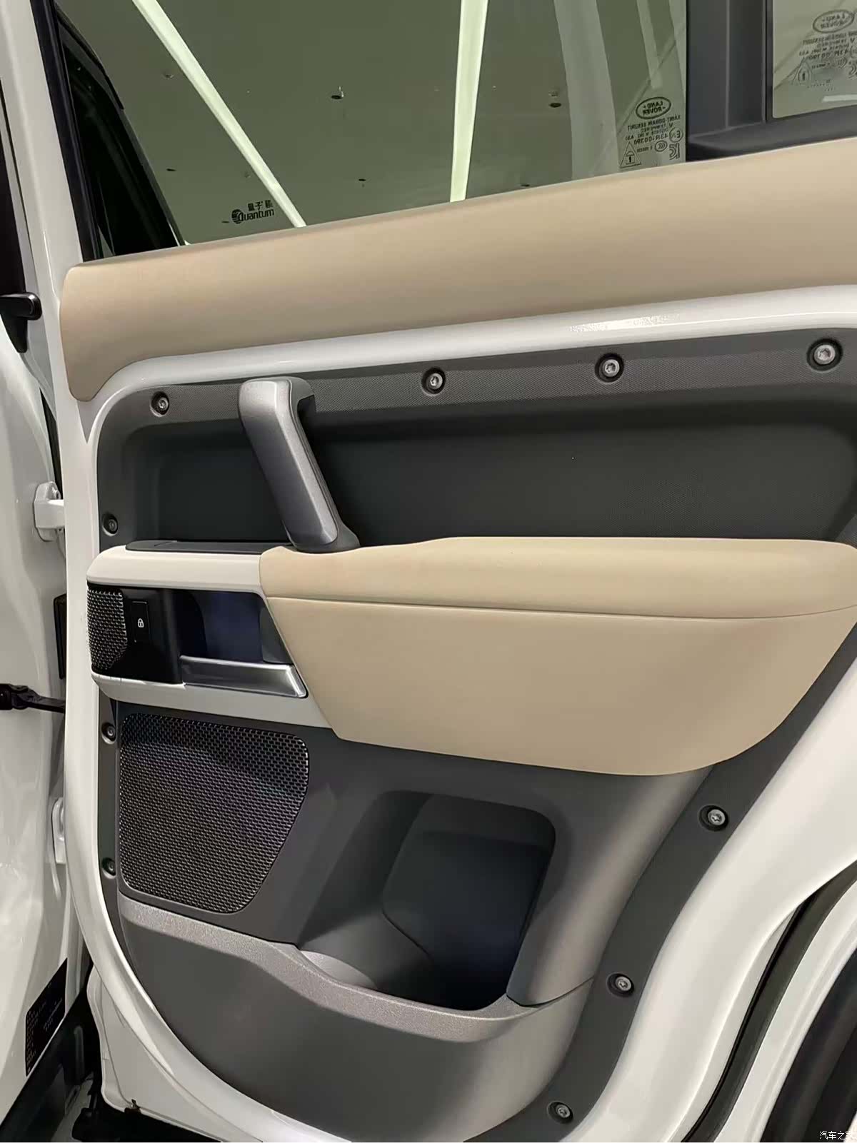 Land Rover Defender, 2023 7