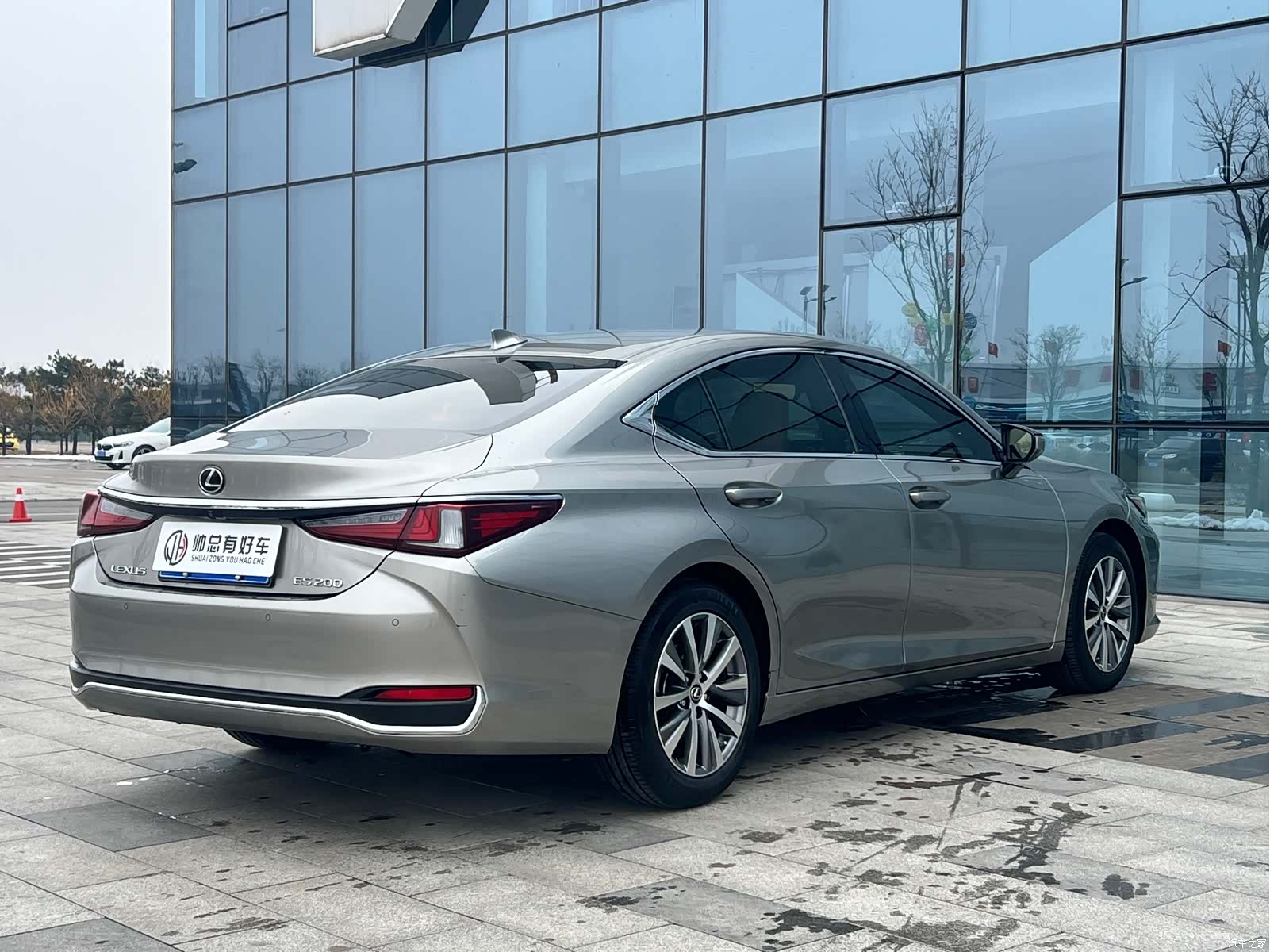 Lexus ES, 2018 все фото