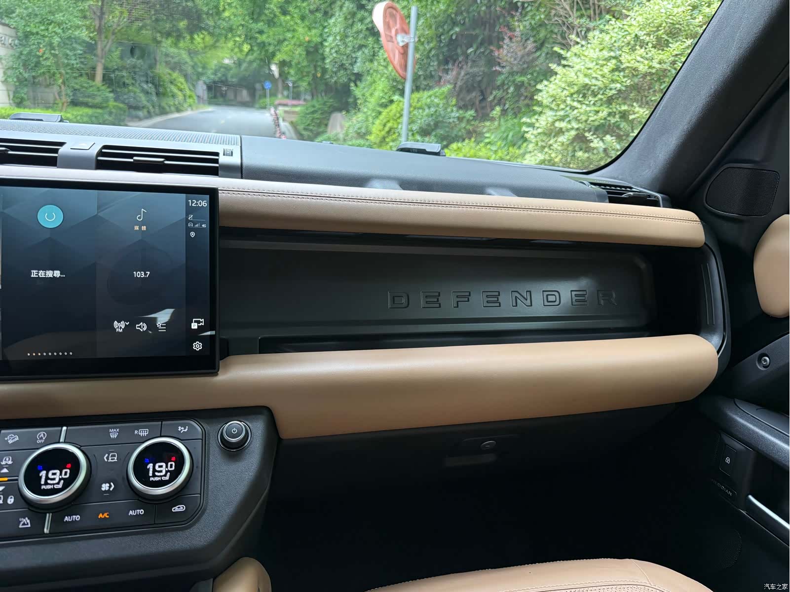 Land Rover Defender, 2025 15