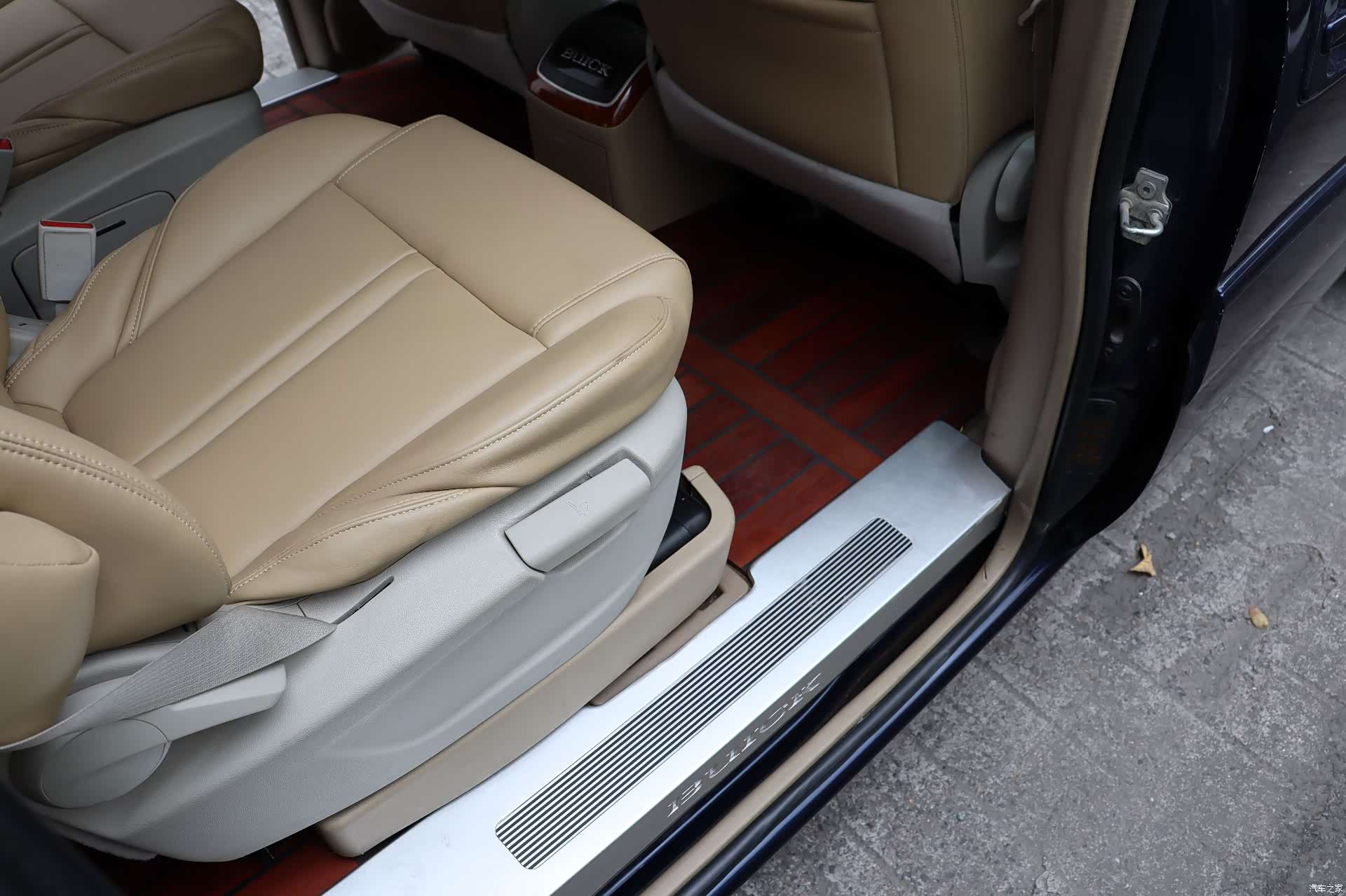 Buick GL8, 2010 16