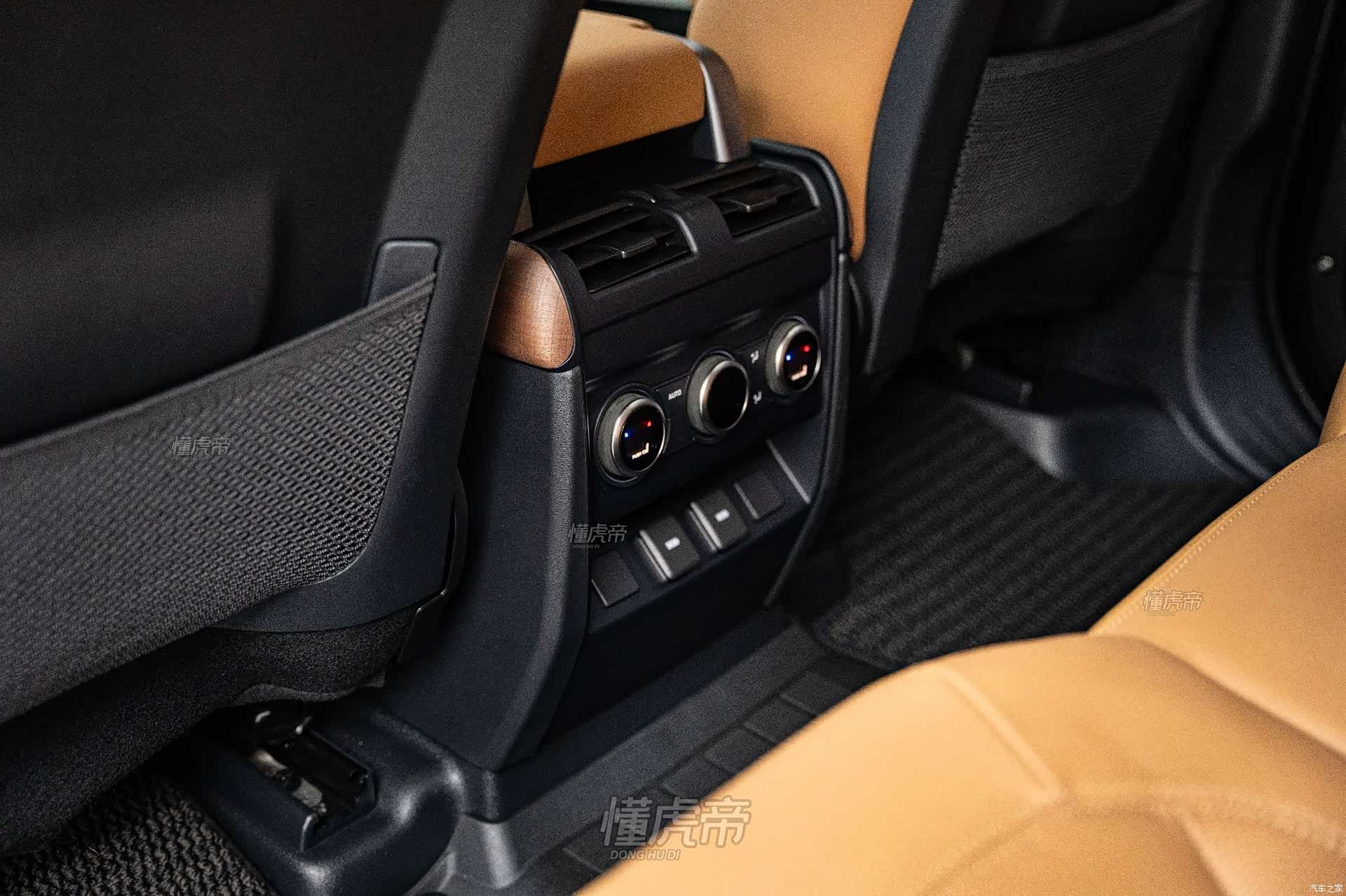 Land Rover Defender, 2023 15