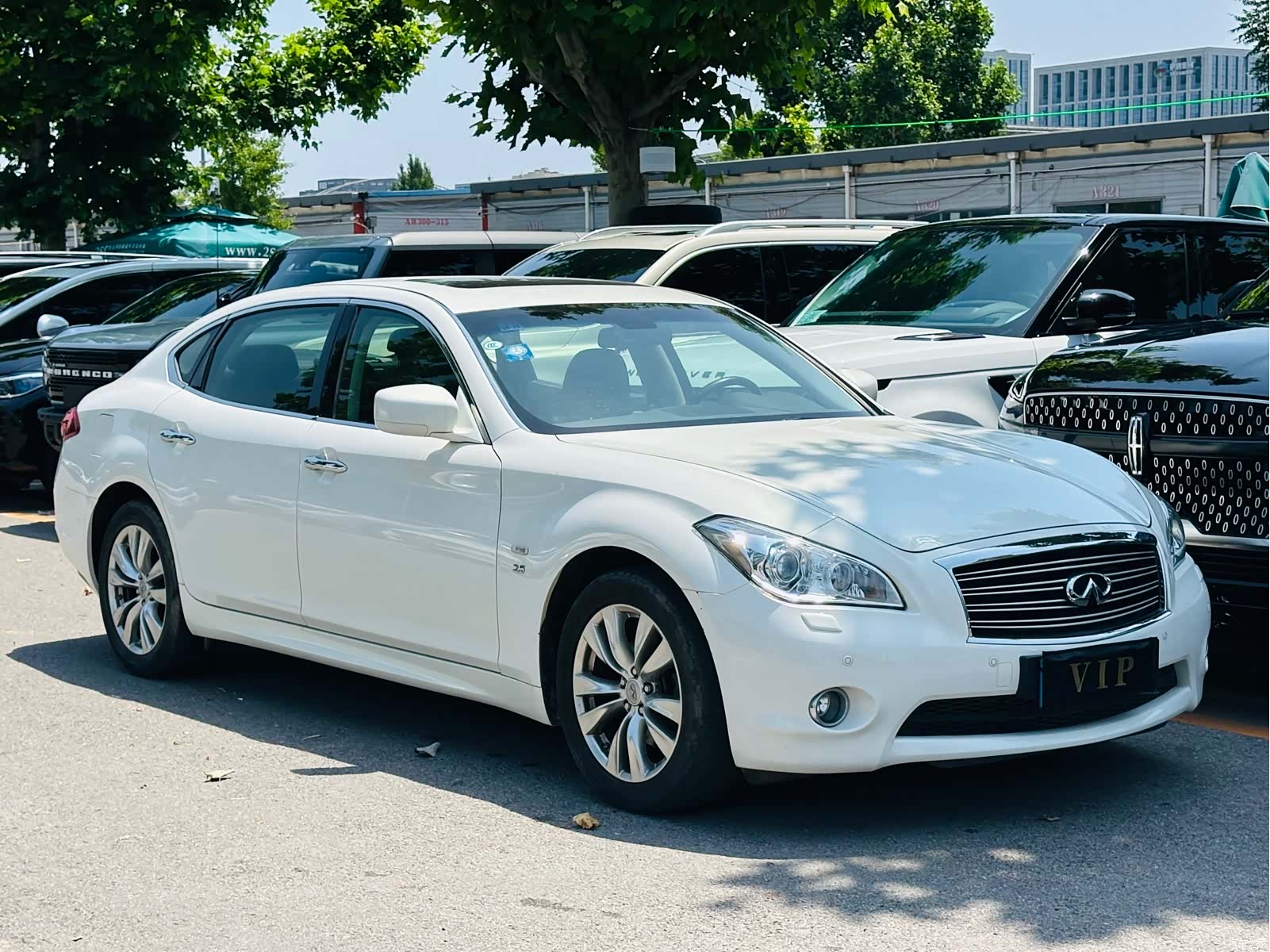 Infiniti Q70, 2015 3
