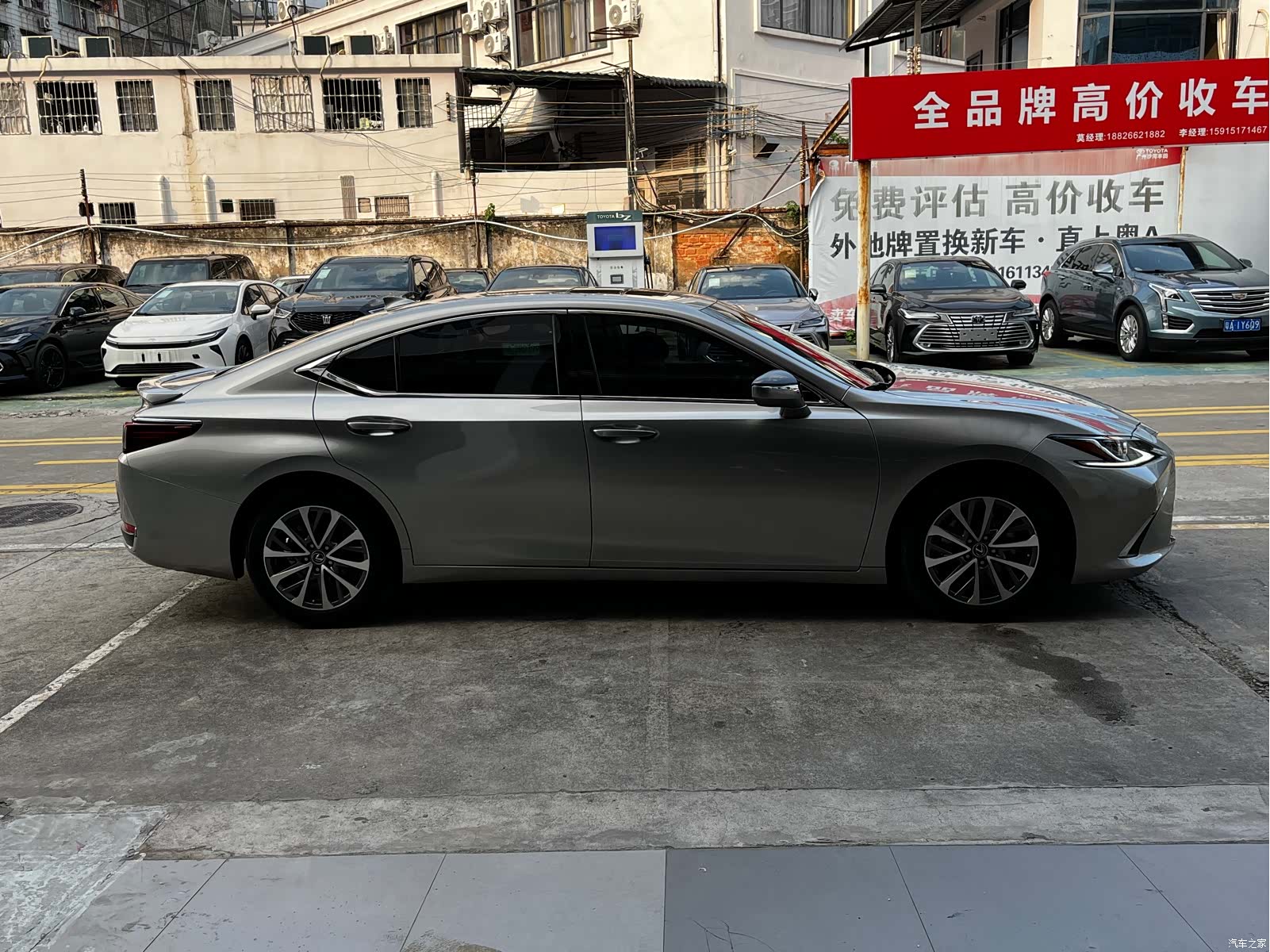 Lexus ES, 2023 12