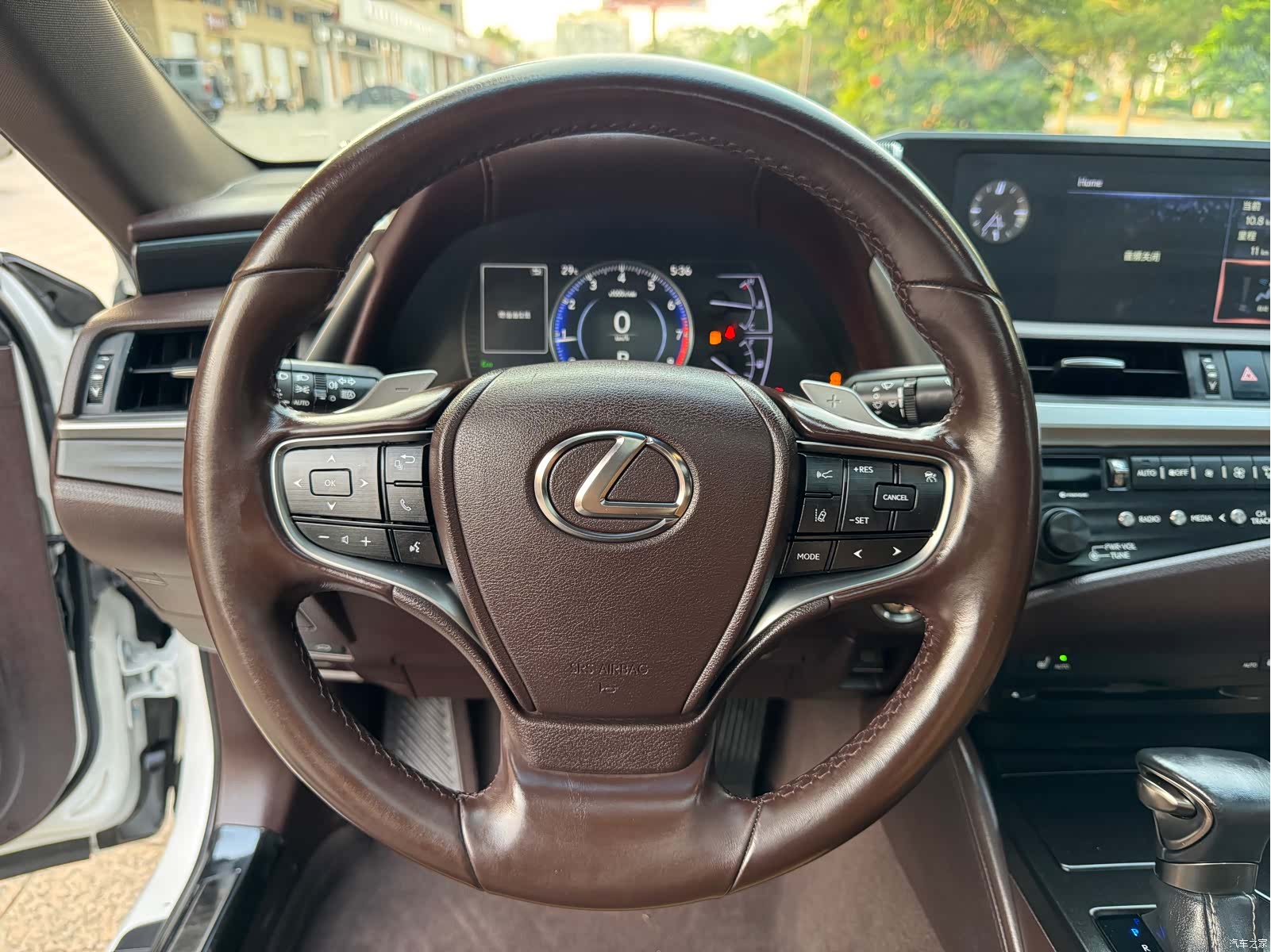 Lexus ES, 2019 14
