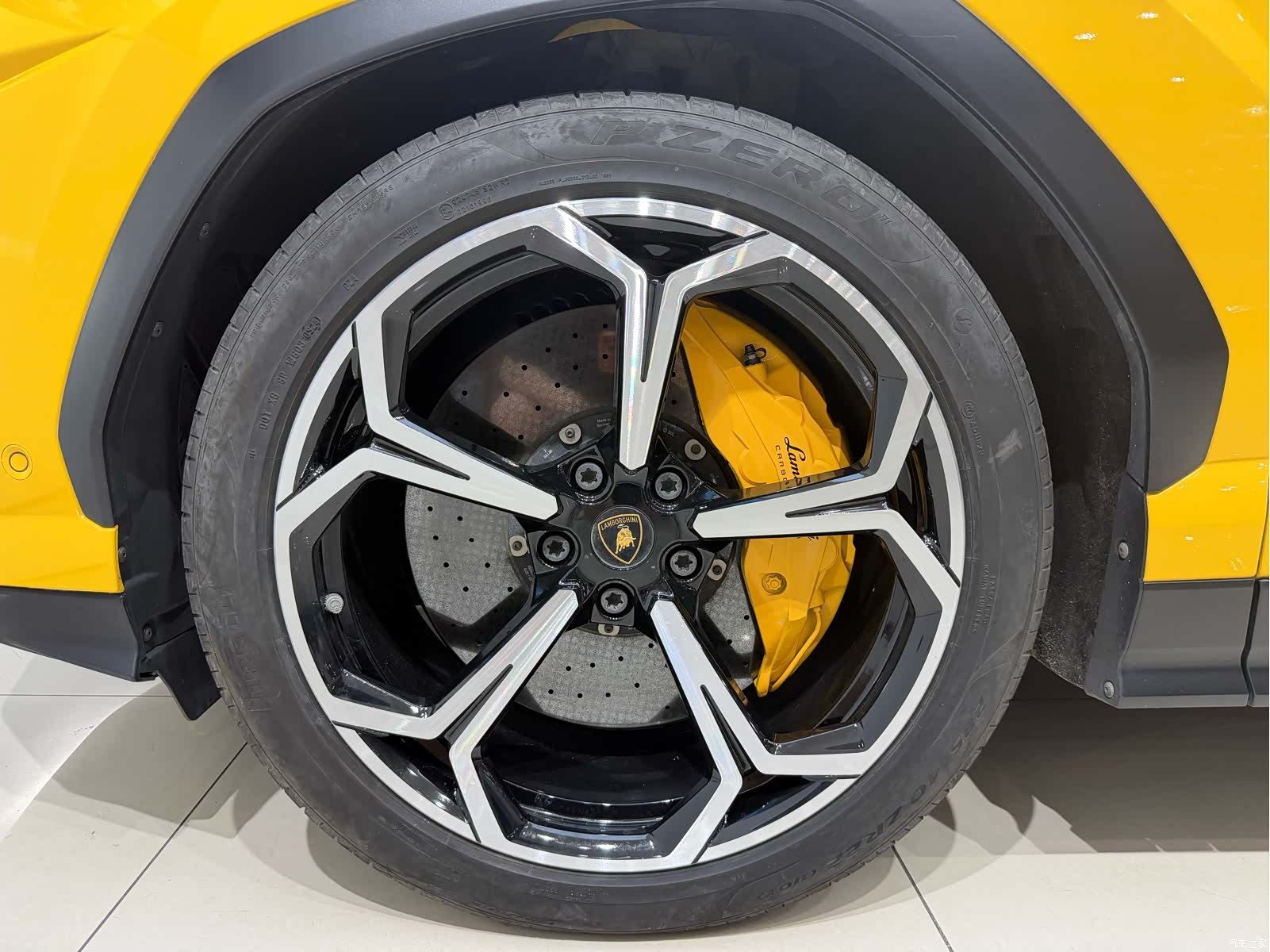 Lamborghini Urus, 2019 все фото