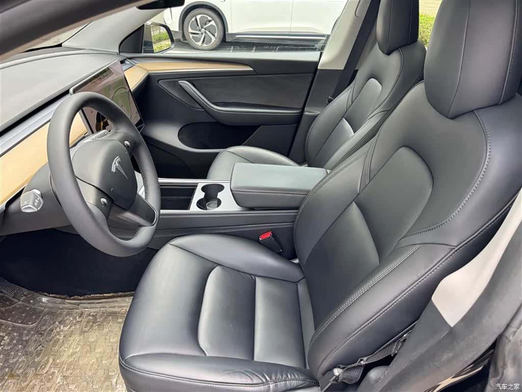 Tesla Model Y, 2021 4
