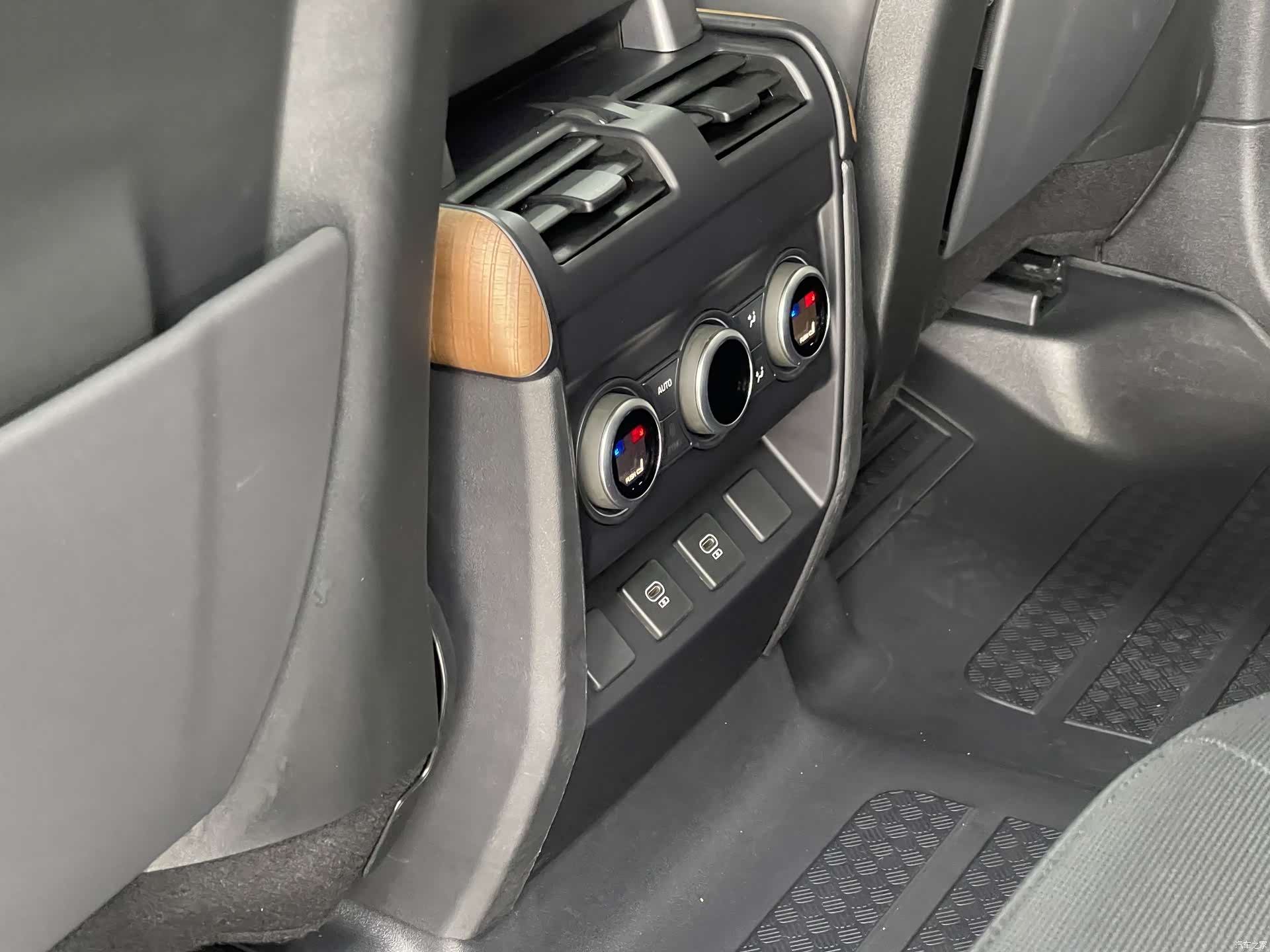 Land Rover Defender, 2022 9