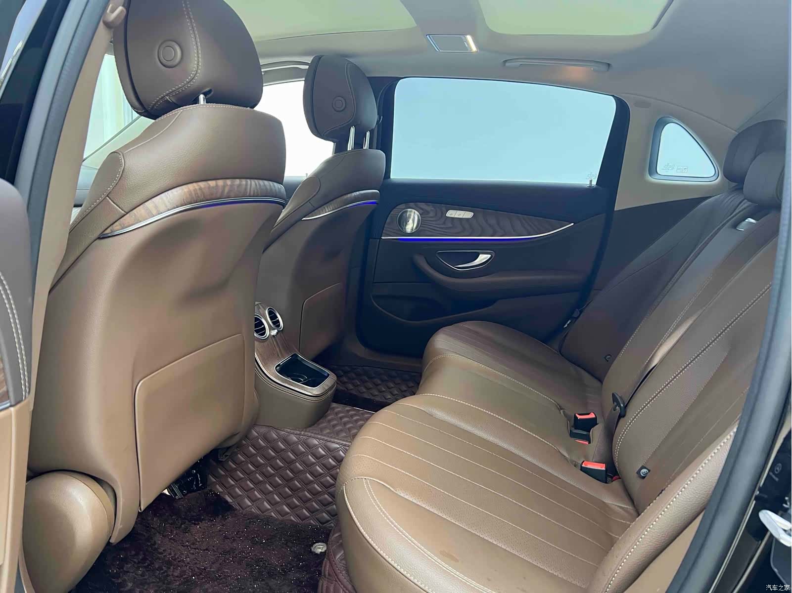 Mercedes-Benz E-Class, 2023 4