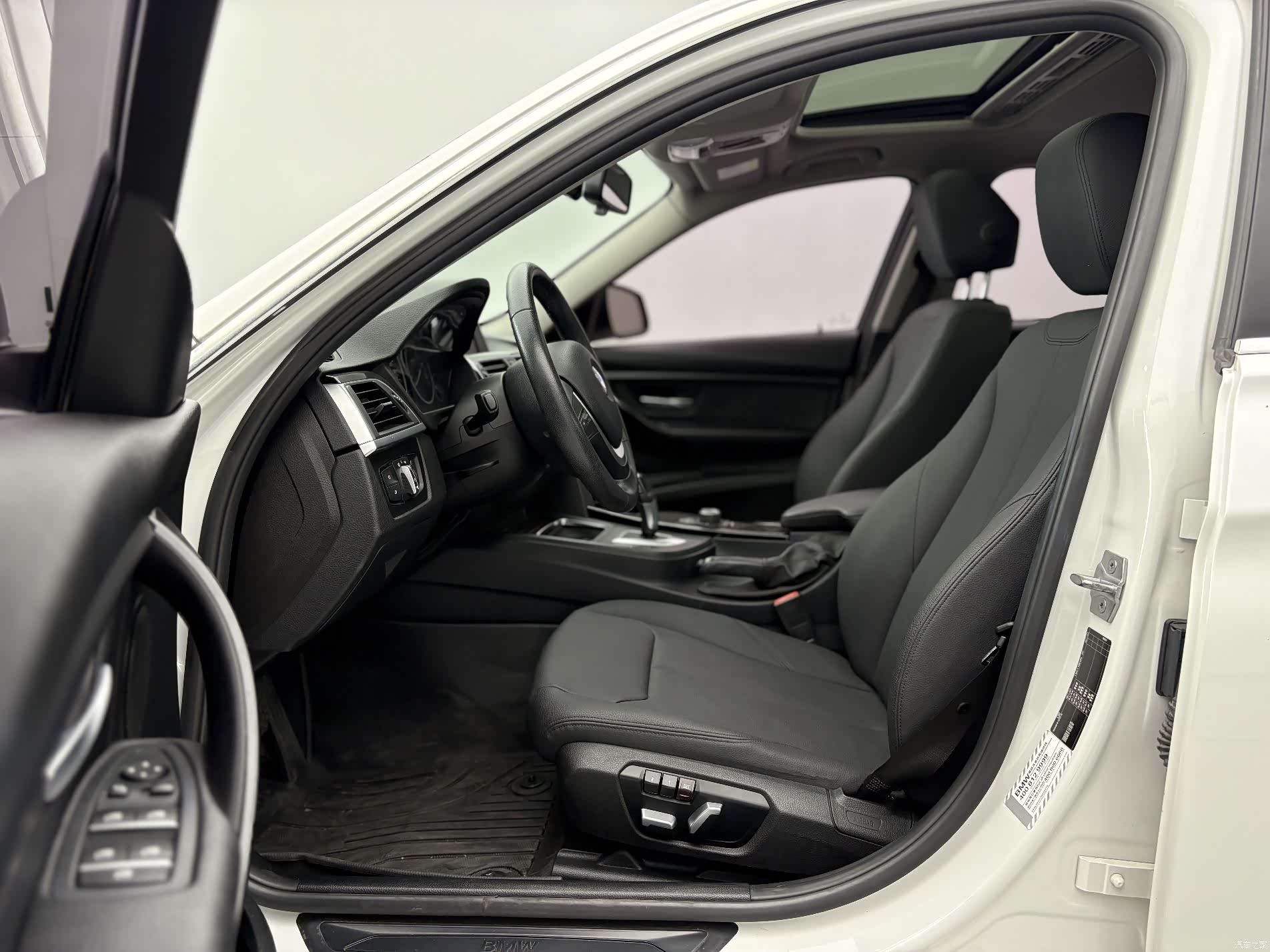 BMW 3 Series, 2017 все фото