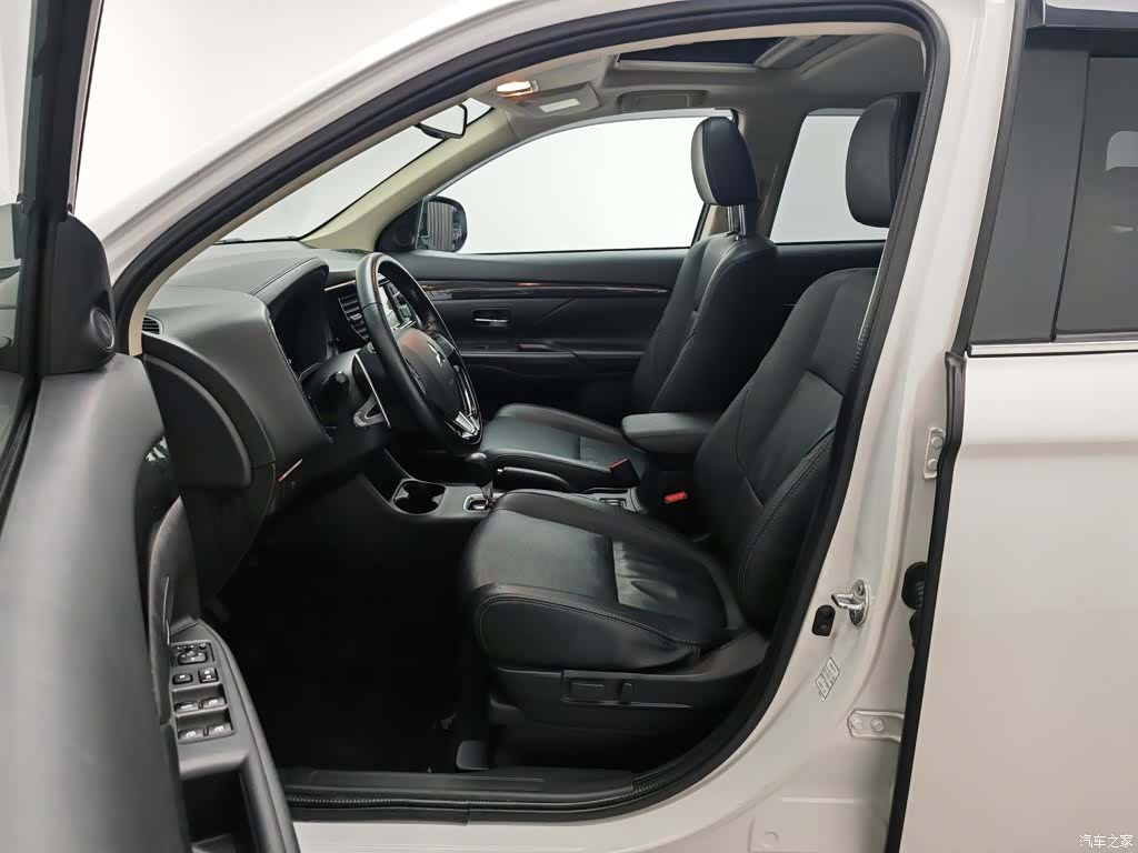 Mitsubishi Outlander, 2016 10