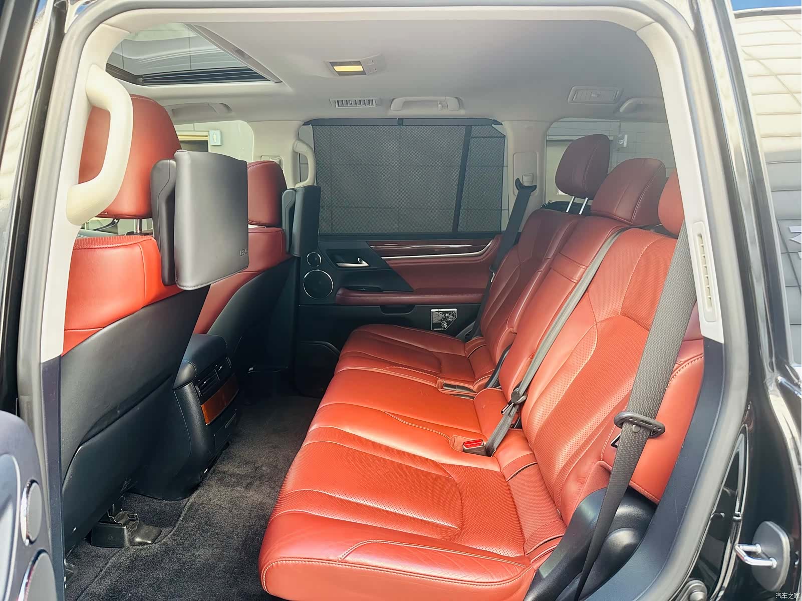 Lexus LX, 2016 11