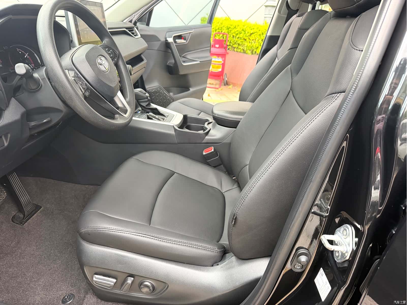 Toyota RAV4, 2022 10