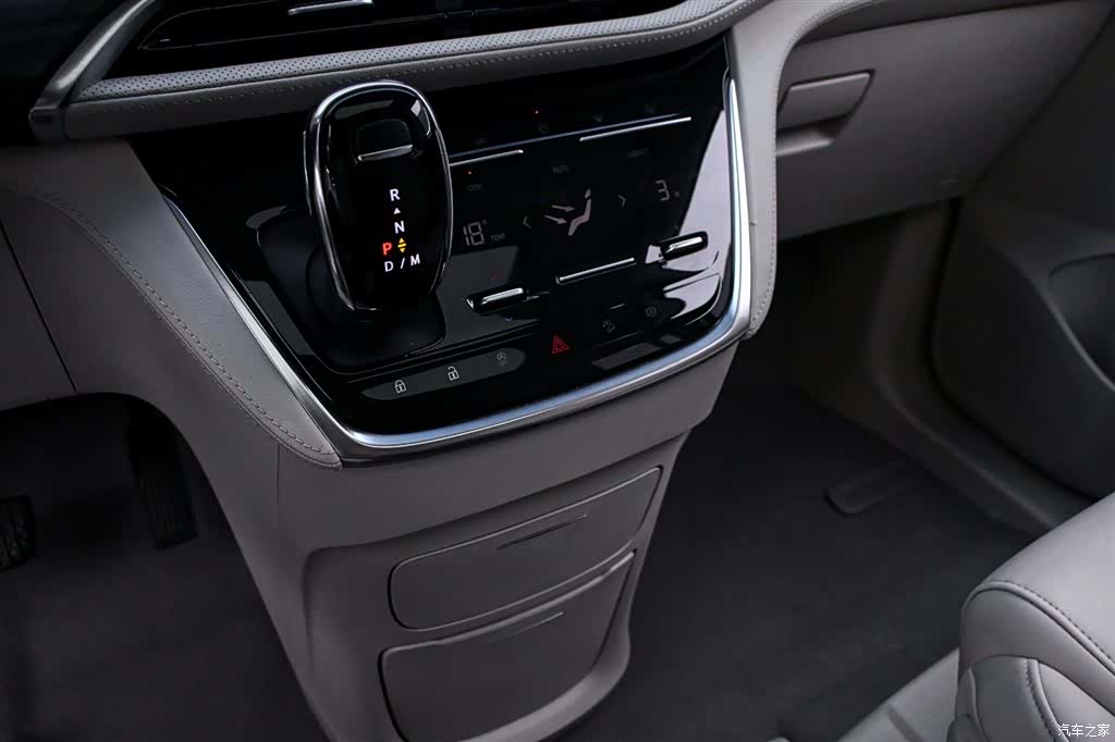 Buick GL8, 2024 9