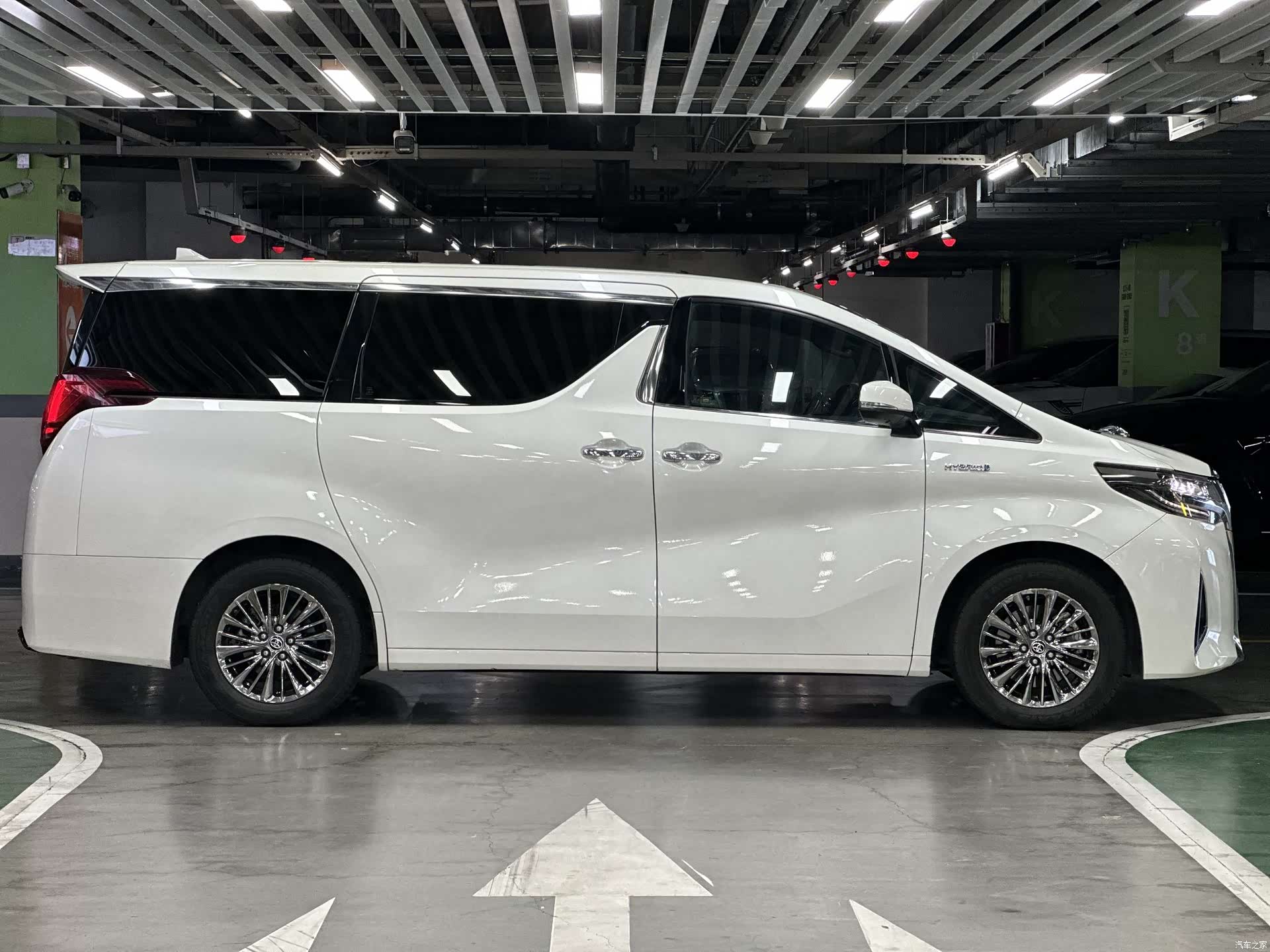 Toyota Alphard, 2021 9