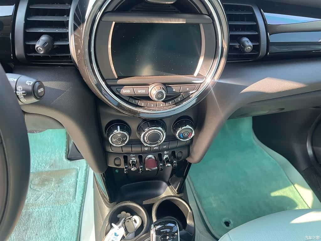 Mini ONE, 2019 15