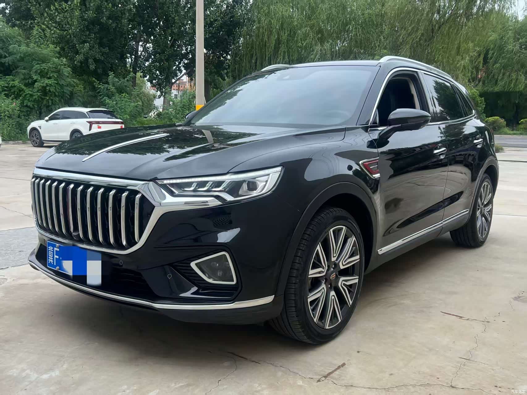 Hongqi HS5