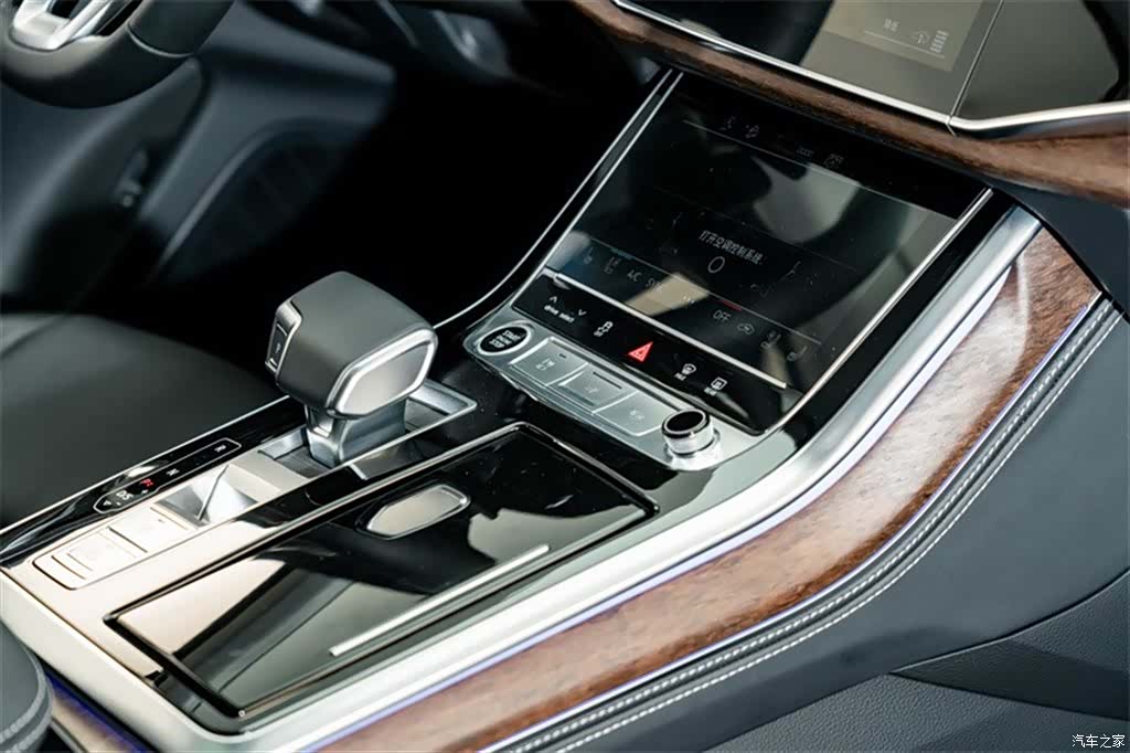 Audi Q7, 2025 19