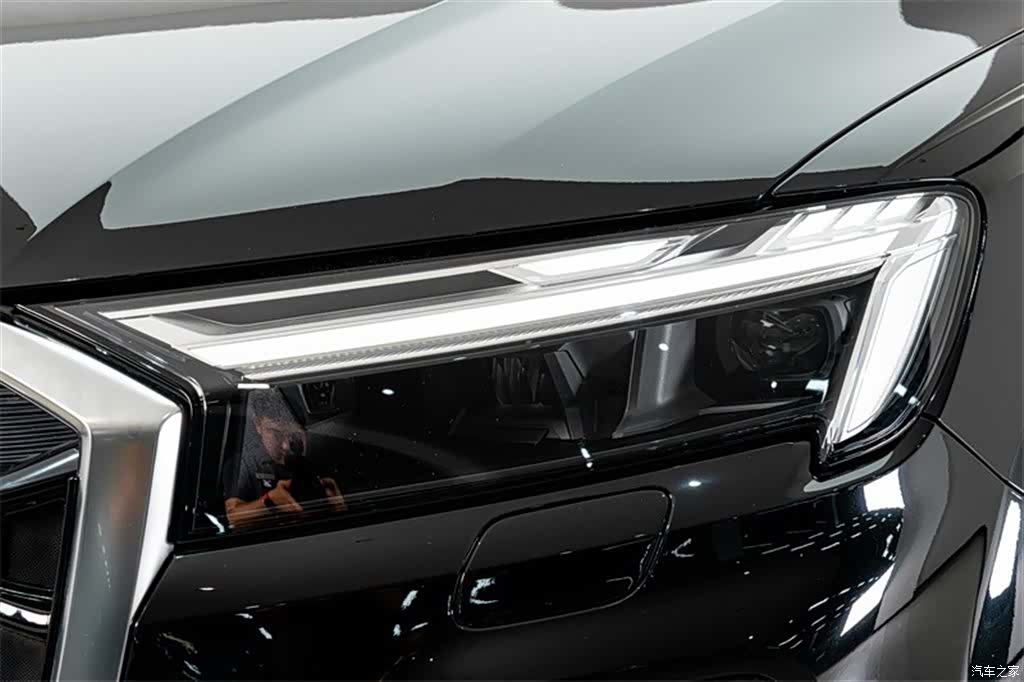 Audi Q7, 2025 4