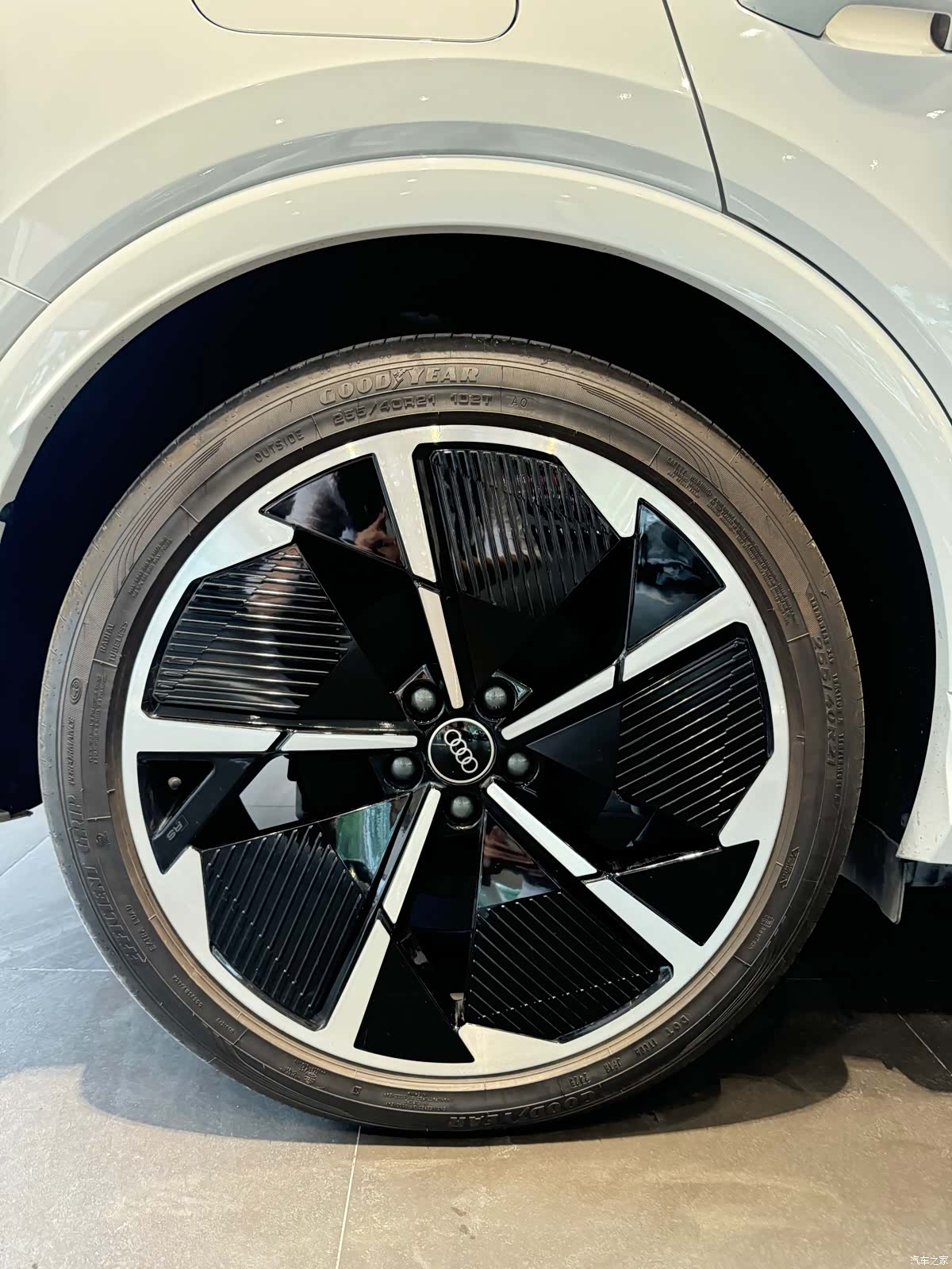 Audi Q4 e-tron, 2023 14