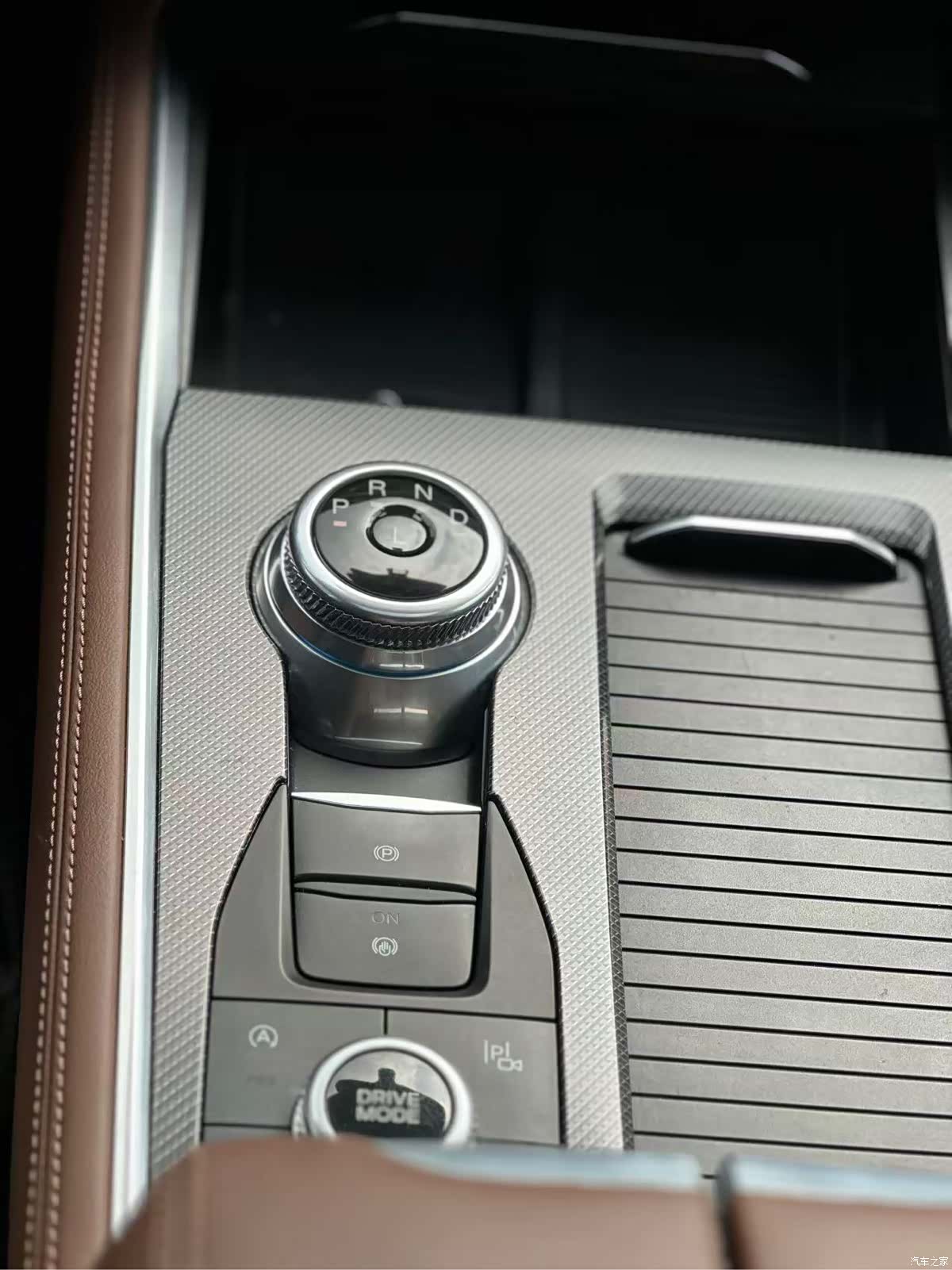 Ford Explorer, 2022 9
