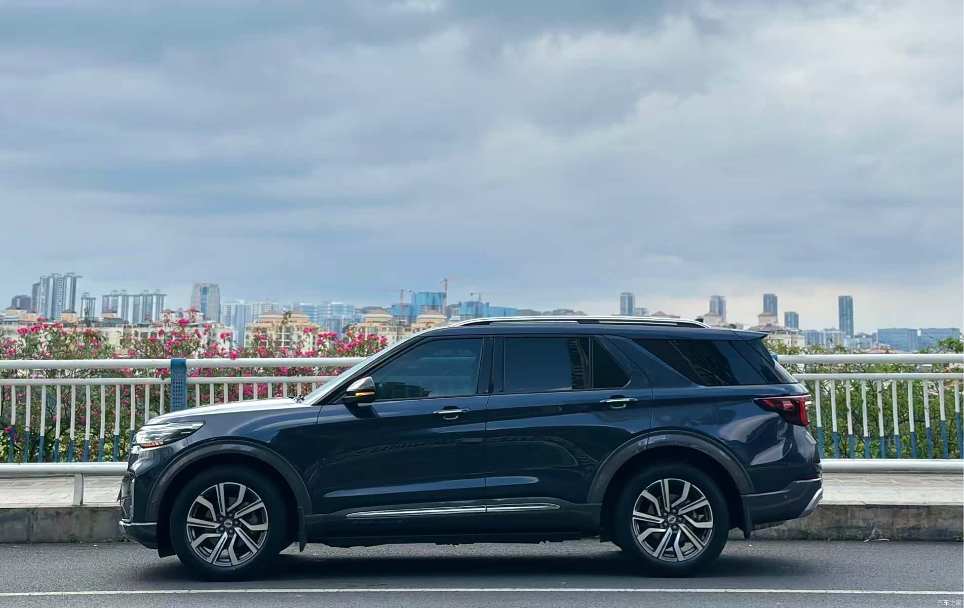 Ford Explorer, 2022 все фото