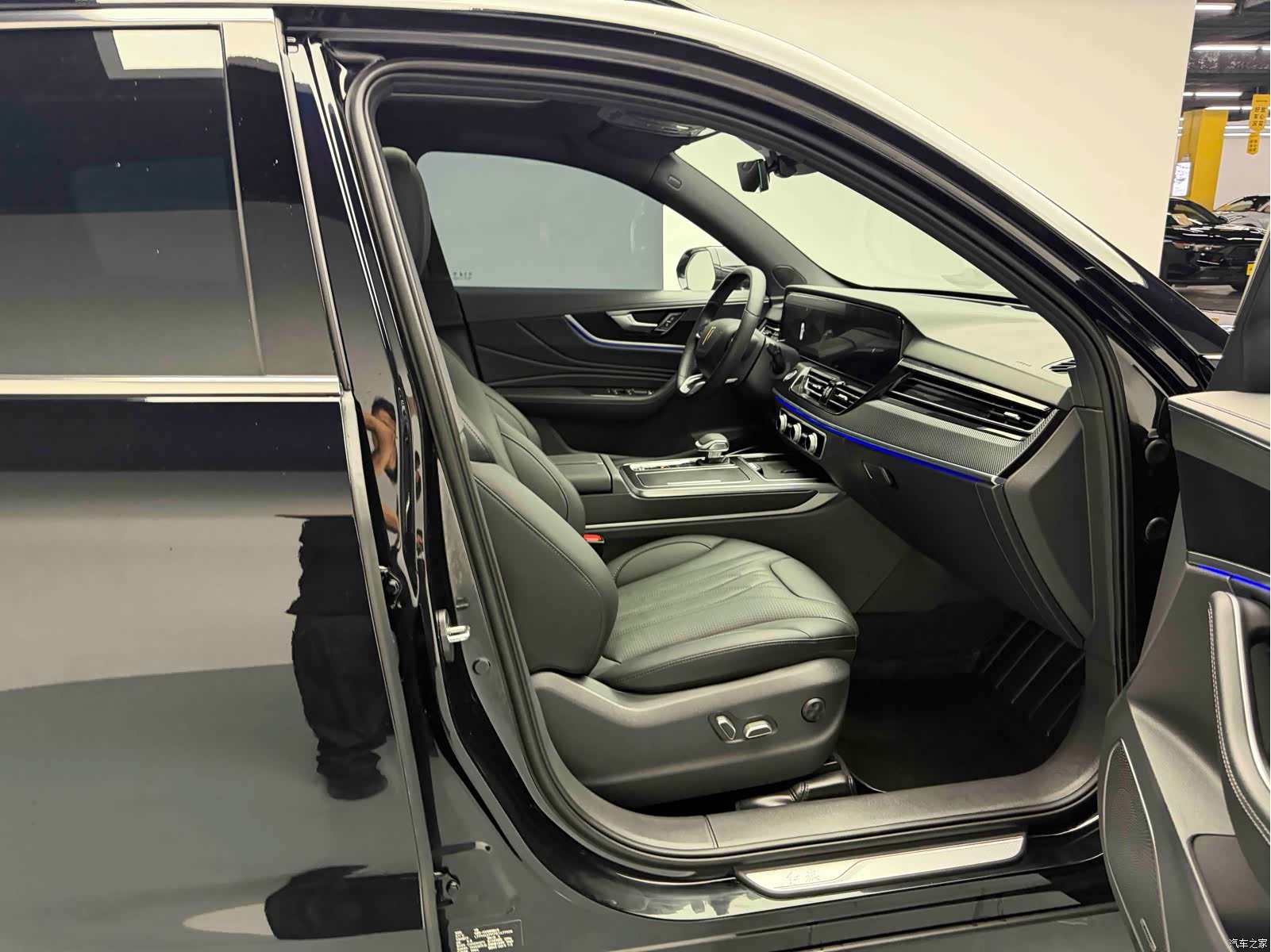 Hongqi HS5, 2026 11