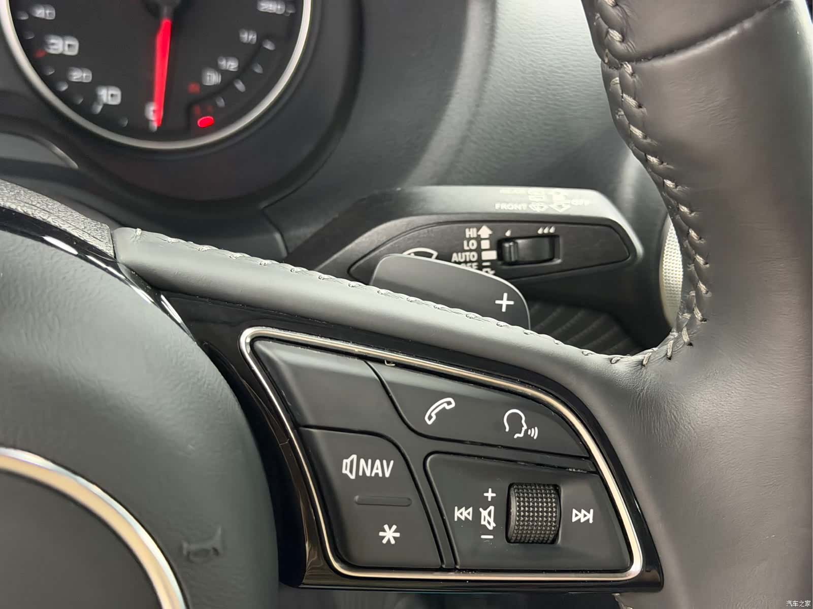Audi Q2L, 2022 10