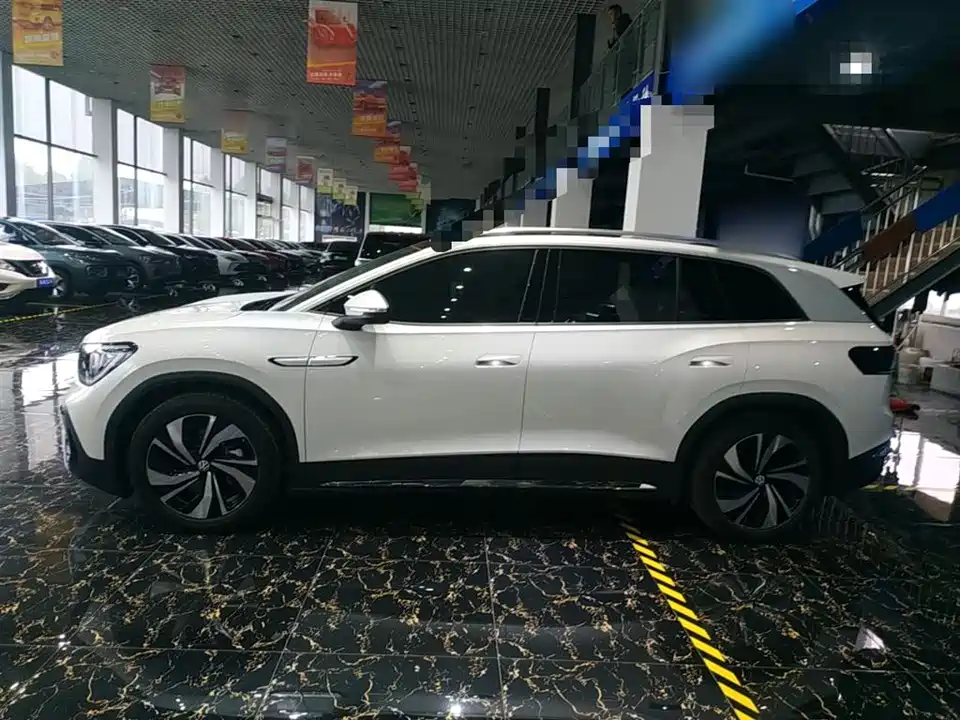 Volkswagen ID.6 CROZZ