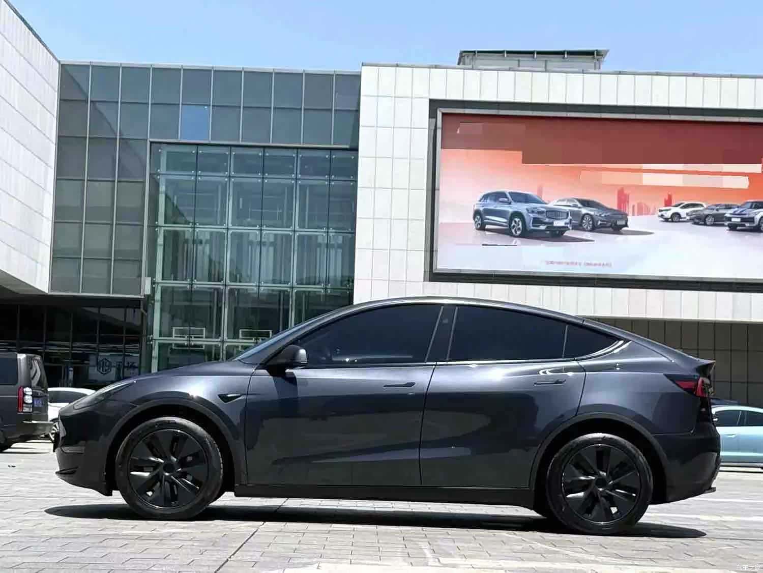 Tesla Model Y, 2024 8