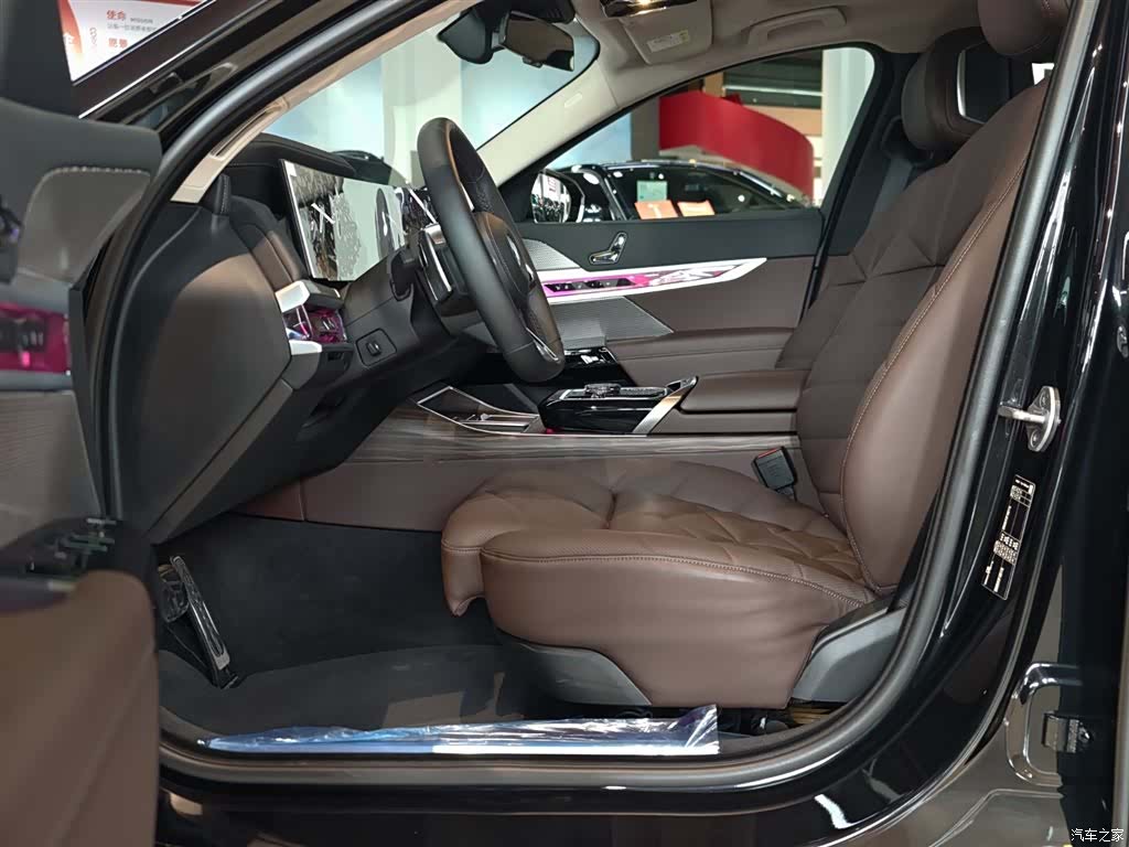 BMW 7 Series, 2025 13