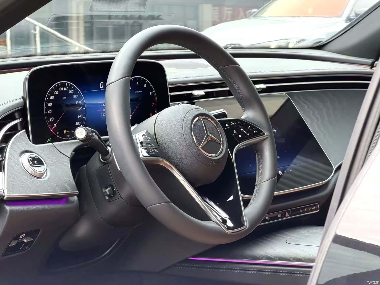 Mercedes-Benz E-Class, 2024 3