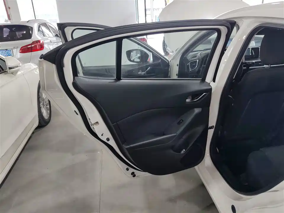 Mazda 3 Angkesaila