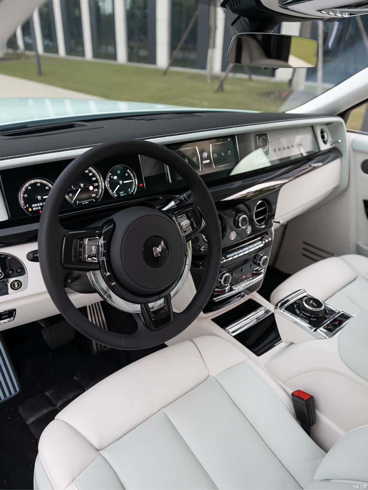 Rolls-Royce Phantom, 2024 11
