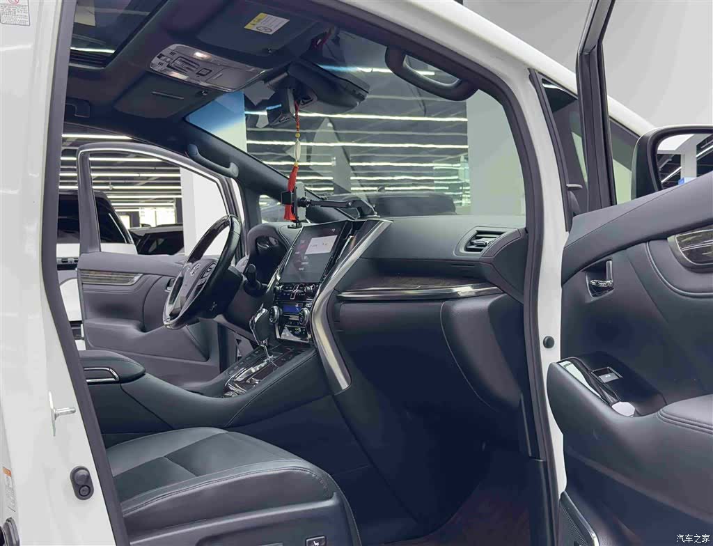 Toyota Alphard, 2021 9