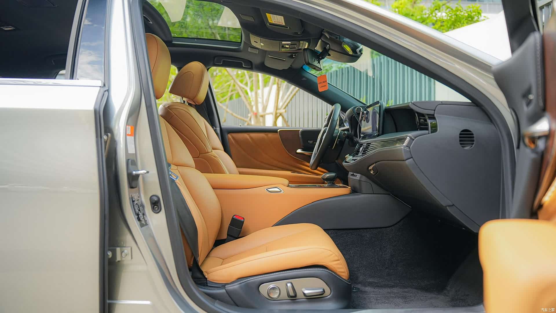 Lexus LS, 2022 12