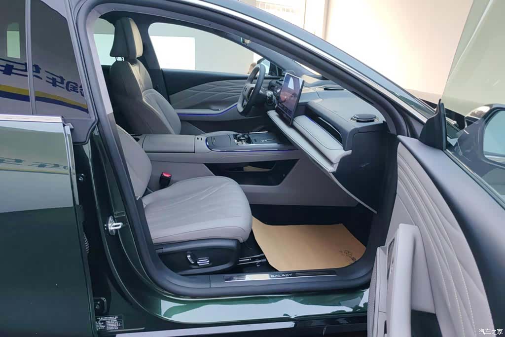 Geely 8, 2025 8