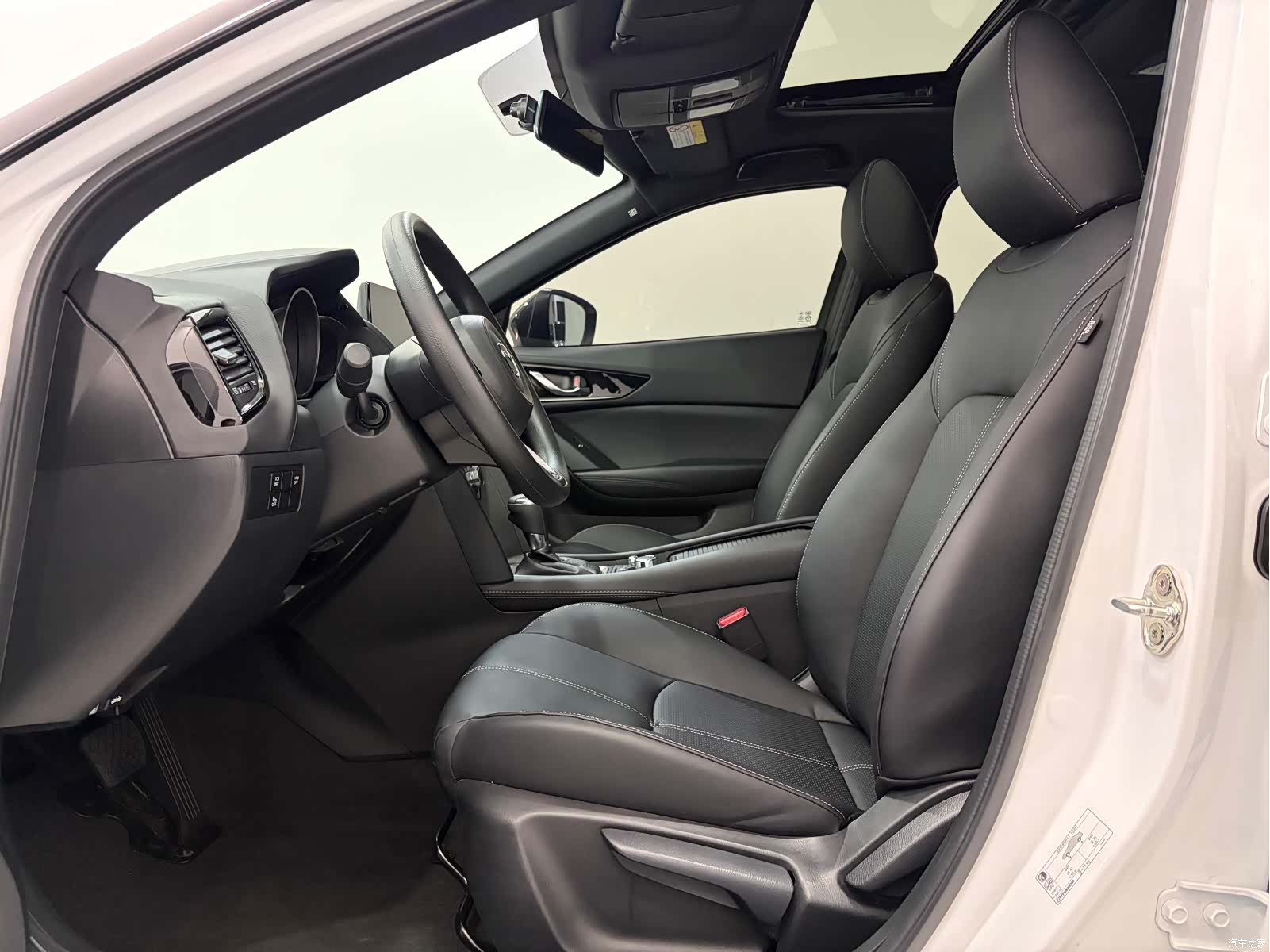 Mazda CX-4, 2023 4