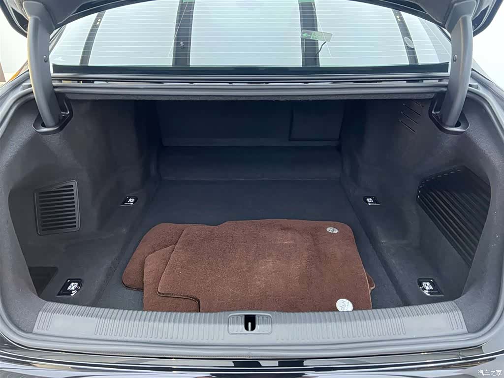 Audi A8L, 2022 13