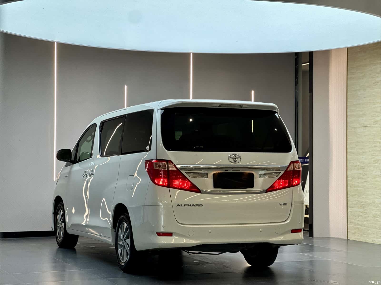 Toyota Alphard, 2015 10